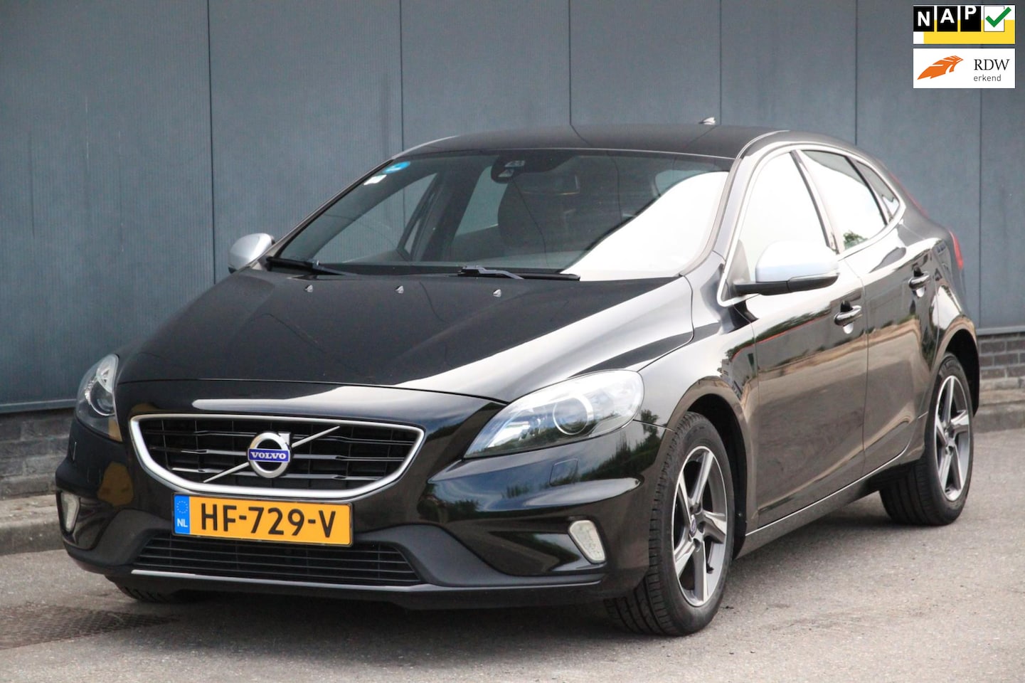 Volvo V40 - 2.0 D2 R-Design Business Xenon/Stoelverarming/Navigatie/Parkeersensor - AutoWereld.nl