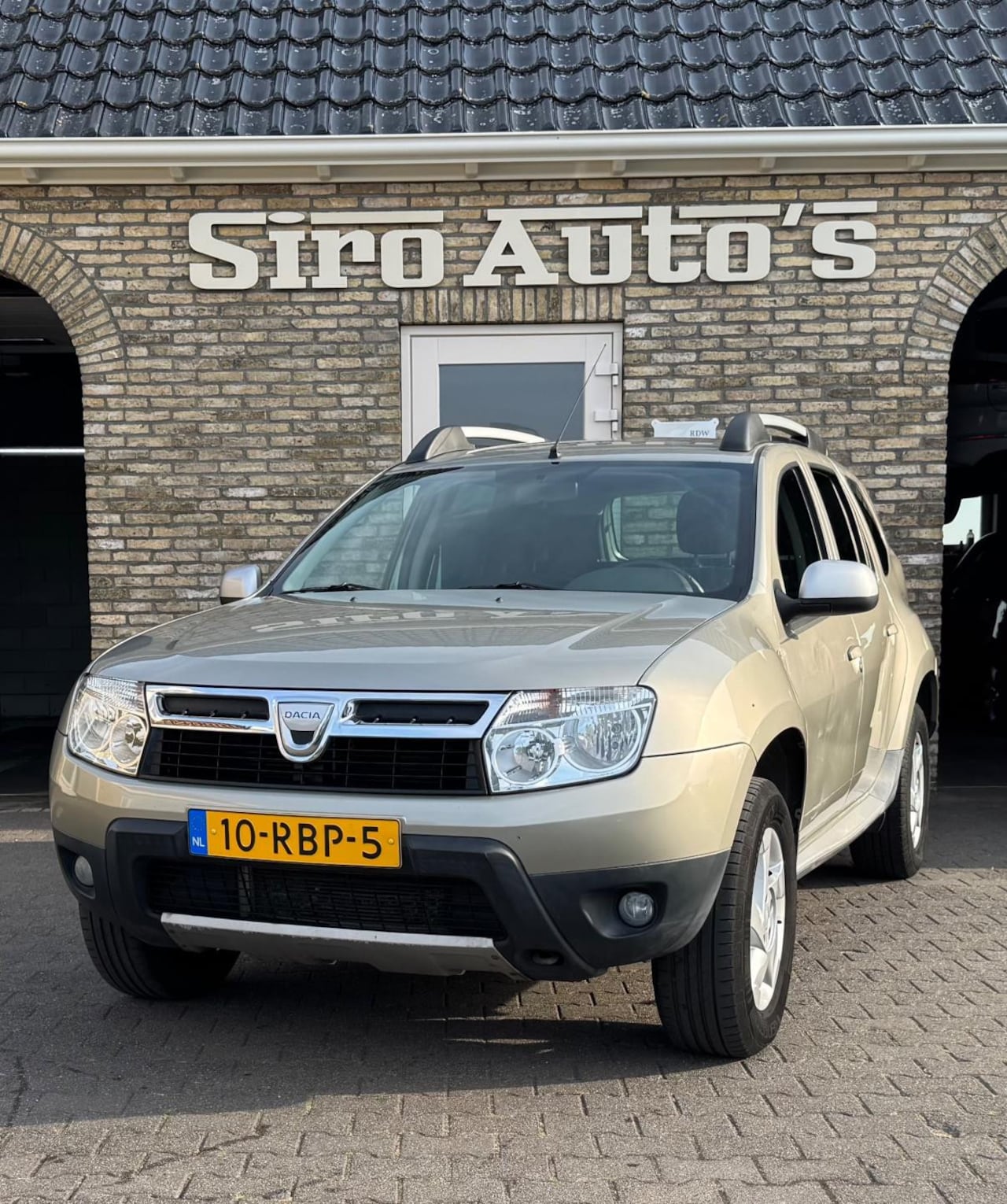 Dacia Duster - 1.6 Lauréate Bj 2011 met weinig kilometers - AutoWereld.nl