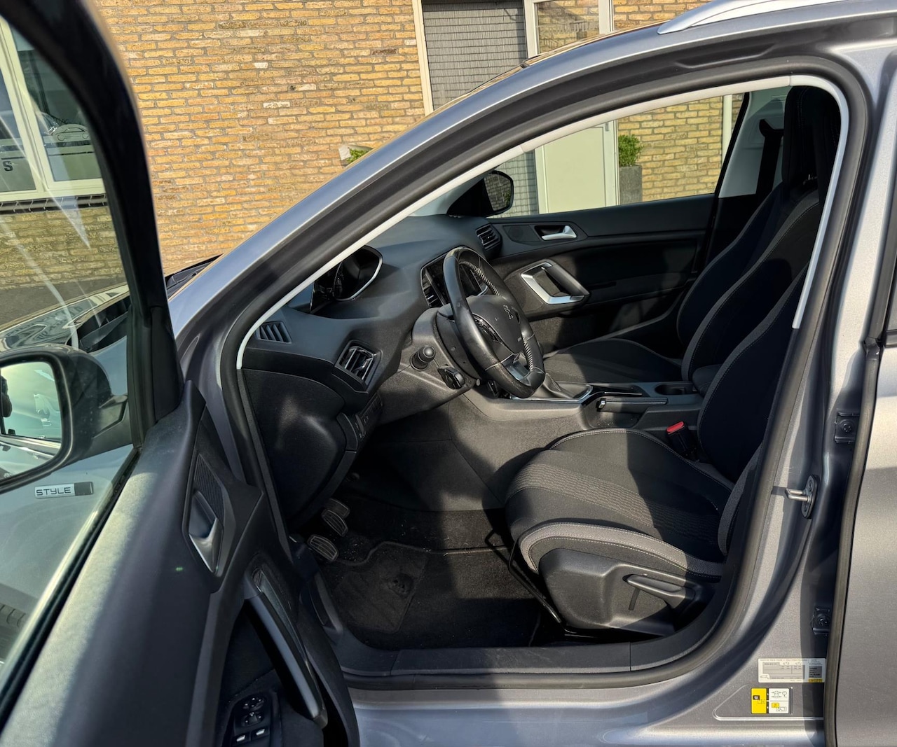 Peugeot 308 SW - 1.2 PureTech Style Bj 2016 met slechts 87999 km - AutoWereld.nl