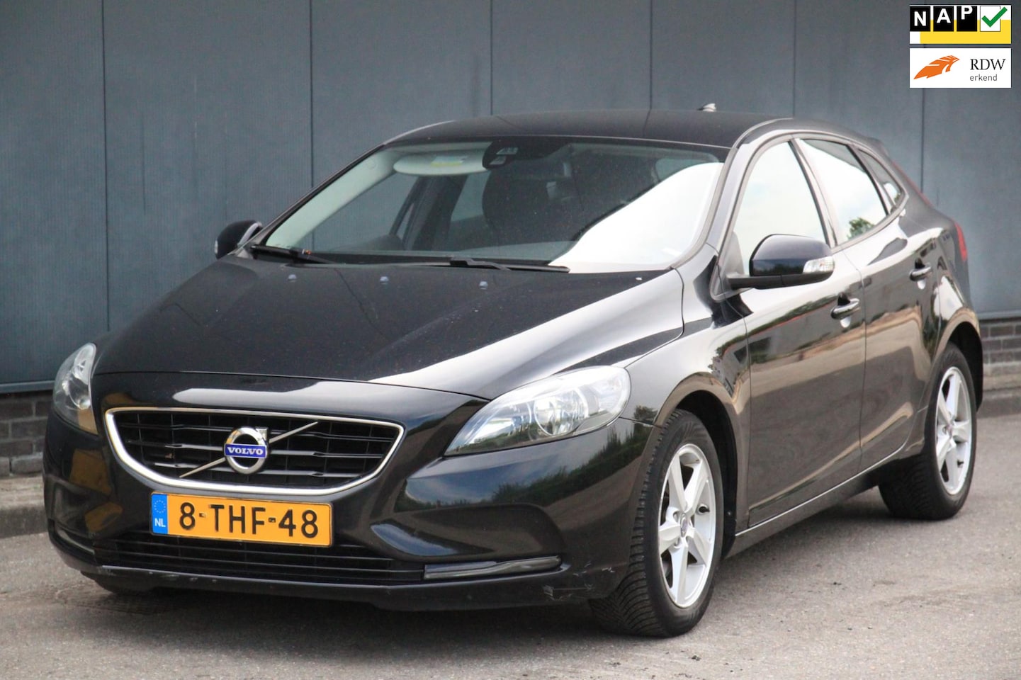 Volvo V40 - 1.6 T4 Kinetic Navigatie/Parkeersensor/Stoelverwarming - AutoWereld.nl