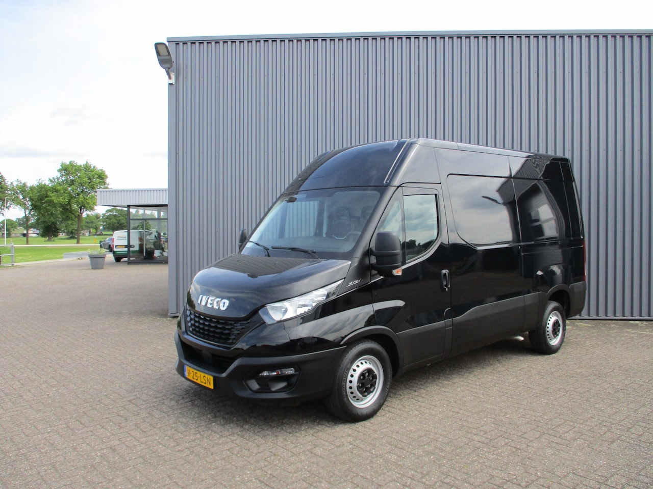 Iveco Daily - 35S12 L2 H2 Navi Airco 3500 trekgewicht - AutoWereld.nl