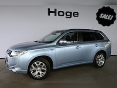 Mitsubishi Outlander - 2.0 PHEV Instyle+ Navigatie Cruise controle Climate control Stoelverwarming Camera Inruil