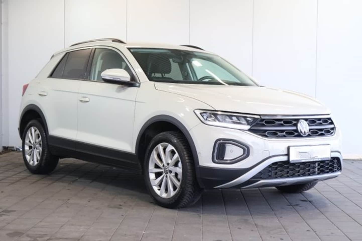 Volkswagen T-Roc - 1.5 TSI (110kW/150 pk) DSG-7 AUT. ** LED, VIRTUAL, LANE ASS, TREKH, 17-inch LMV, PRIVACY * - AutoWereld.nl