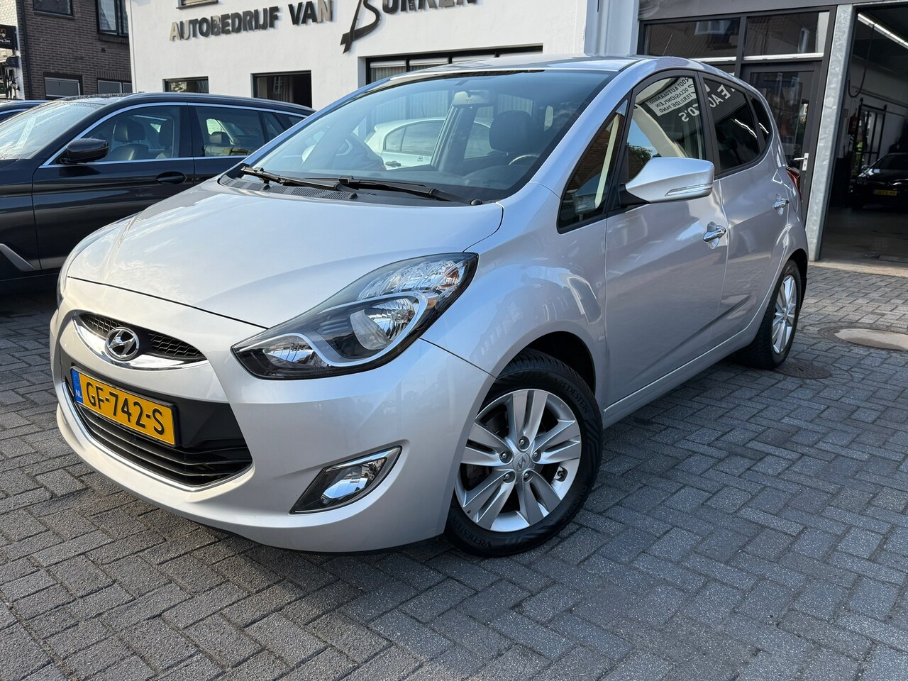 Hyundai ix20 - 1.6i Go! automaat, Navigatie,Airco,Achteruitrij camera,Trekhaak - AutoWereld.nl