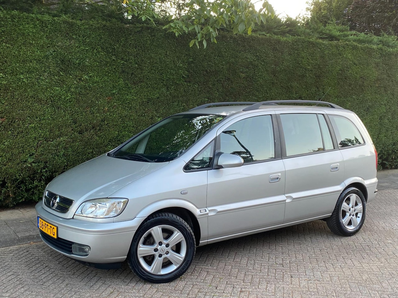 Opel Zafira - 1.8-16V Maxx AIRCO/NAVI/CRUISE/RIJDTGOED/LAGE KM - AutoWereld.nl
