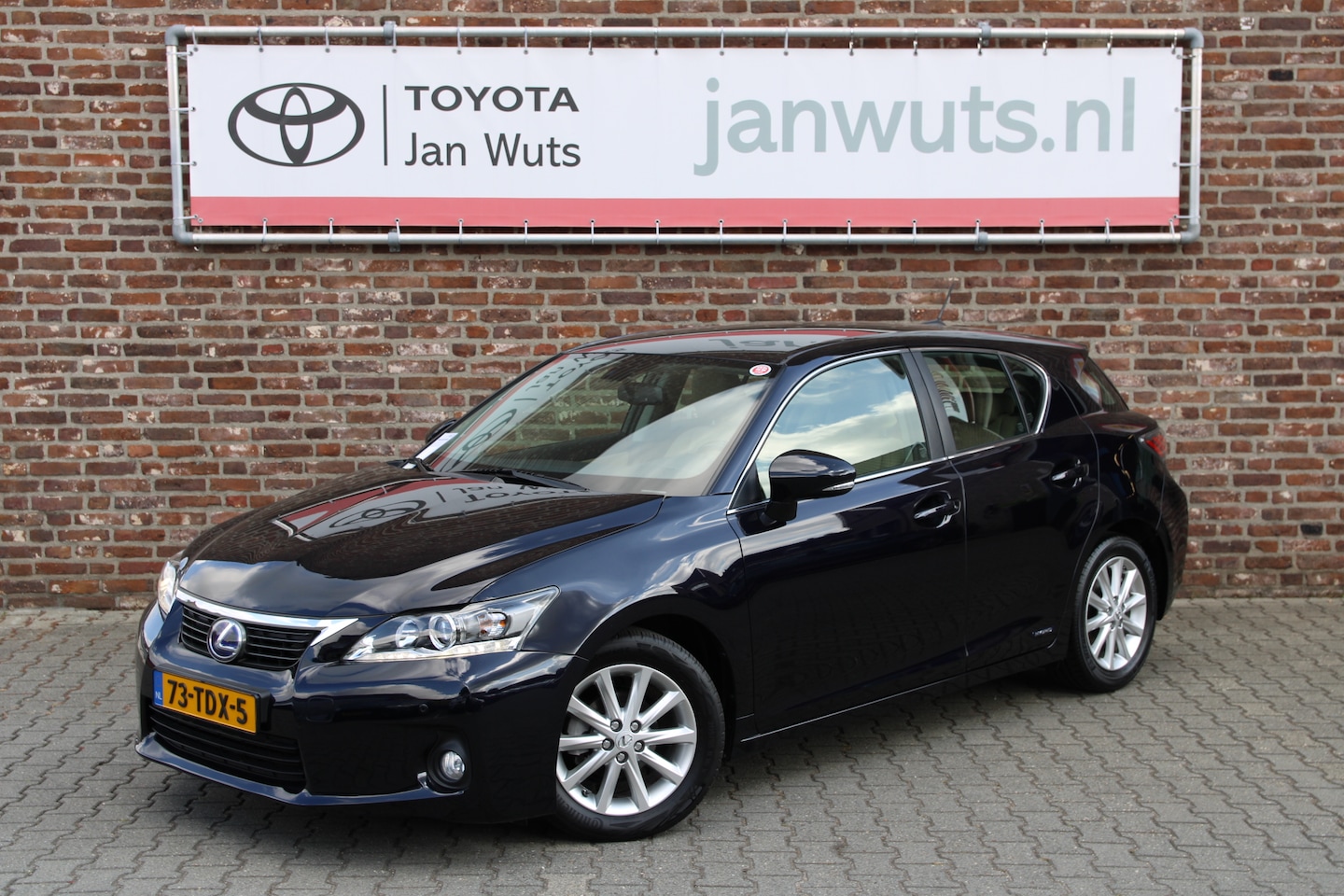 Lexus CT 200h - Business Line | PDC V+A | Leder | Trekhaak - AutoWereld.nl