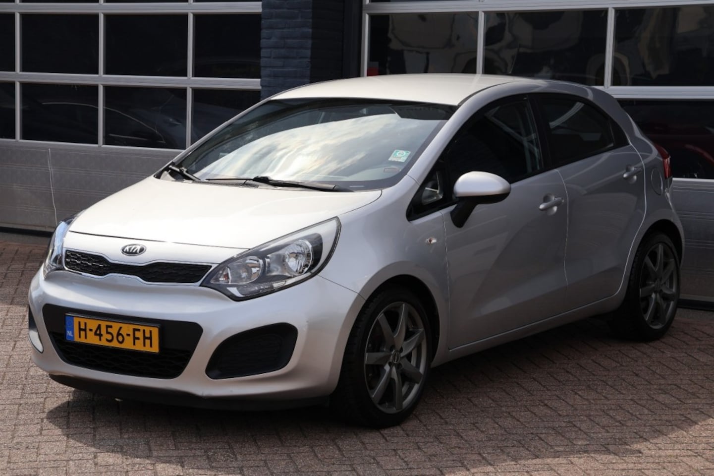 Kia Rio - 1.4 CVVT, airco, navigatie - AutoWereld.nl