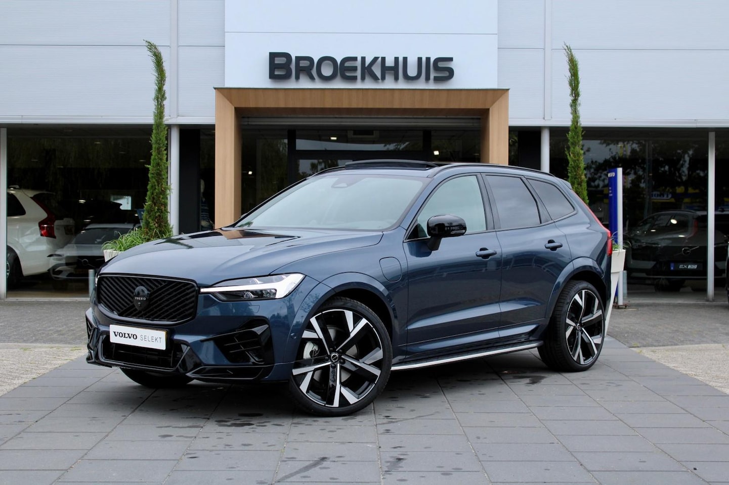 Volvo XC60 - T8 AWD Ultra Dark Full Option Heico Sportiv Bodykit | Bowers & Wilkins | Luchtvering | Gel - AutoWereld.nl