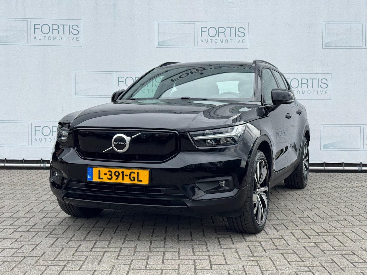 Volvo XC40 - Recharge P8 AWD R-Design NL AUTO | TREKHAAK | CARPLAY | - AutoWereld.nl