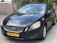 Volvo V60 - 1.6 T4 Kinetic Automaat Leer Clima Cruise Trekhaak