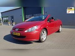 Peugeot 307 CC - 2.0-16V Sport in nette staat Goed onderhouden Cabrio elec. inklapbaar Airco Centr.vergr. m