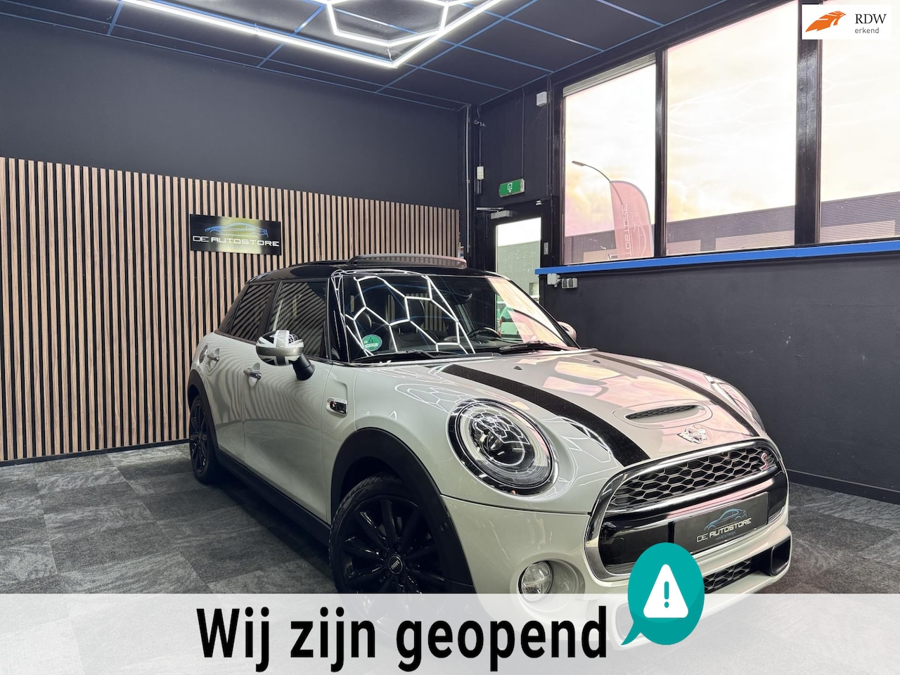 MINI Cooper S - Mini 2.0 Chili Serious Business John Works pakket 1e Eig pano headup navi leder Voll optie - AutoWereld.nl