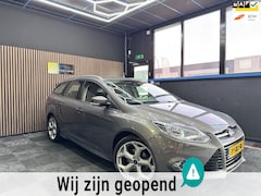 Ford Focus Wagon - 1.0 St-line Edition Airco navi Cruise 18inch trekhaak Zeer nette Auto