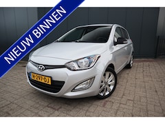 Hyundai i20 - 1.4i i-Motion 5-Deurs 100 PK Schuifdak Airco Ecc. Pdc