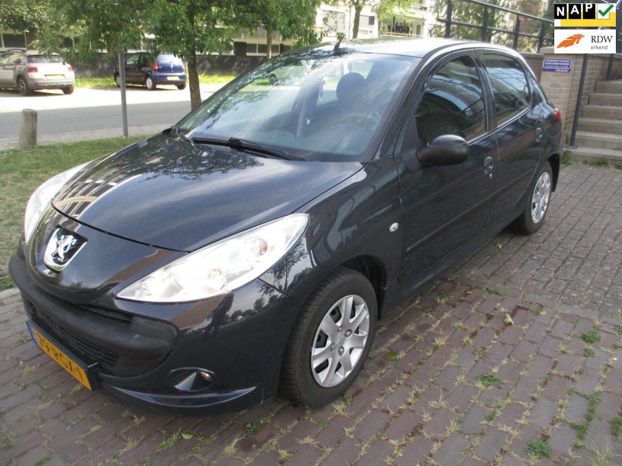 Peugeot 206 - 1.1 XR//APK TM 7-2026//4 DEURS AUTO// - AutoWereld.nl