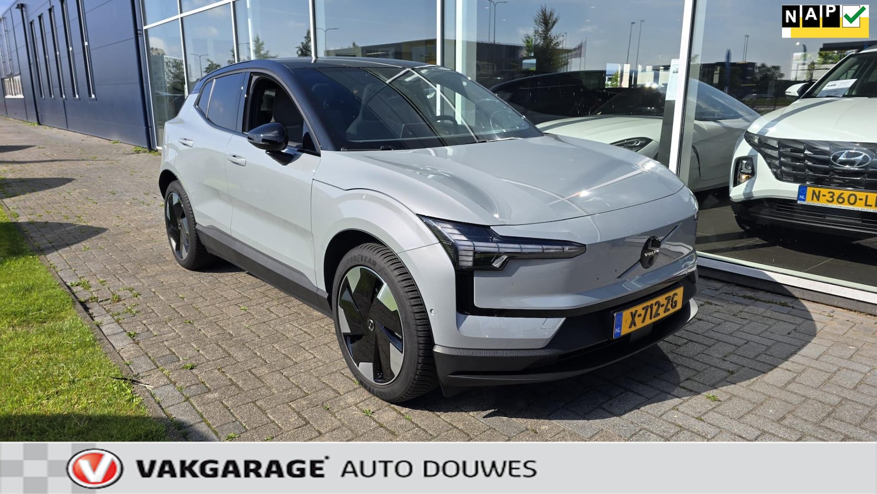 Volvo EX30 - Twin Motor Performance Ultra 69 kWh AWD |NAP |Pano |Harman Kardon |Winterpakket | - AutoWereld.nl