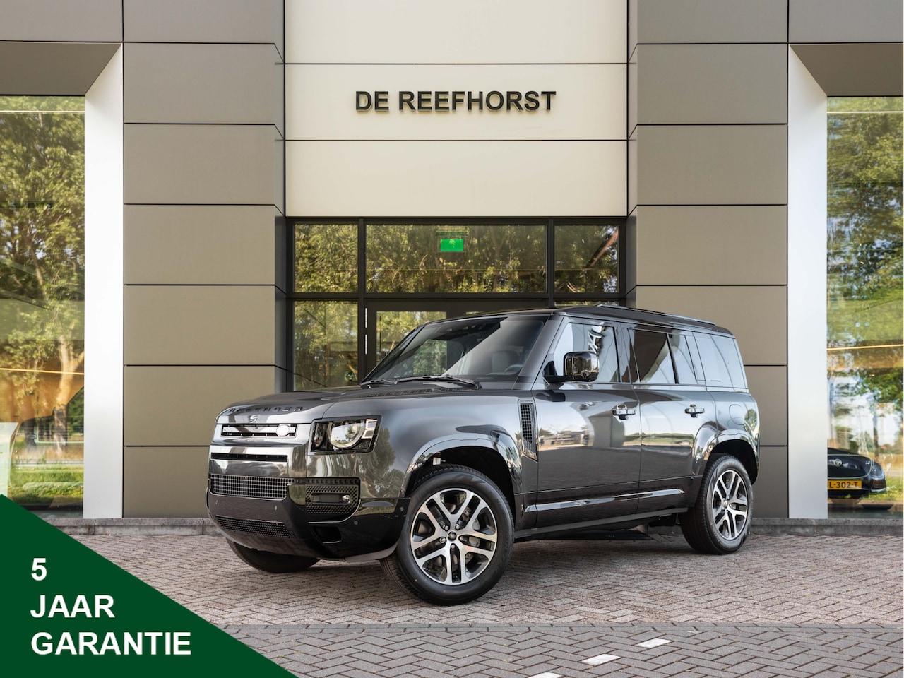 Land Rover Defender 110 - P300e 110 X-Dynamic SE | Comfort & Convience Pack | 20'' DT velgen | Panoramisch schuif-/k - AutoWereld.nl