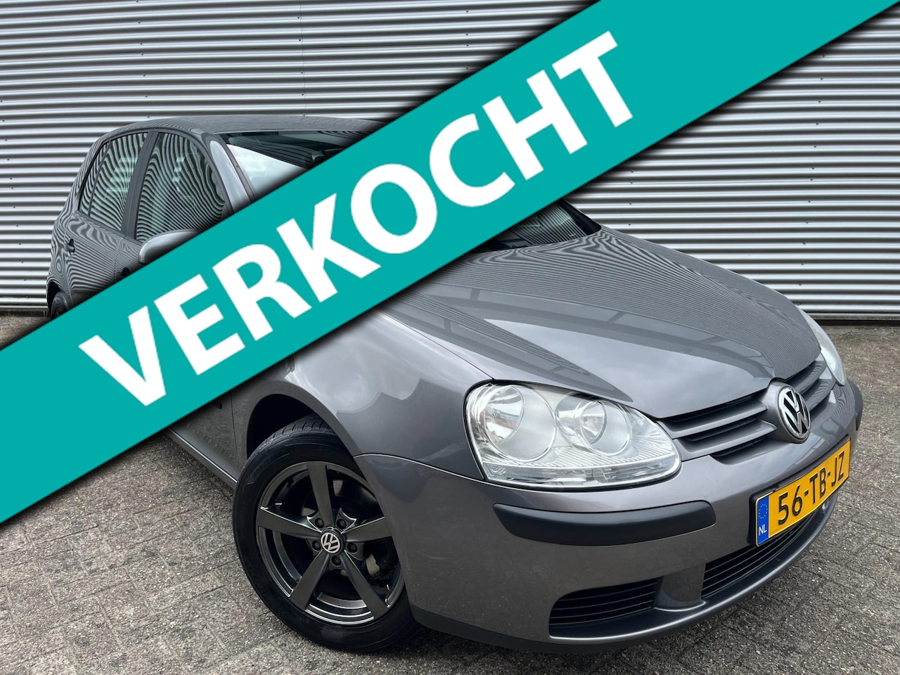 Volkswagen Golf - 1.6 FSI Trendline|Cruise|Airco|Trekhaak|Automaat|Goed onderhouden| - AutoWereld.nl
