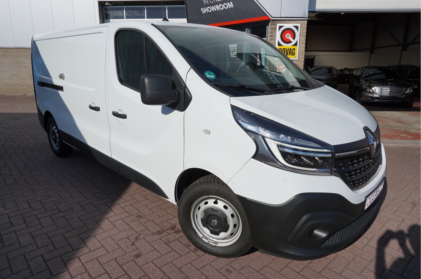 Renault Trafic - 2.0 dCi 120 T29 L2H1 Comfort 2.0 dCi 120 T29 L2H1 Comfort - AutoWereld.nl