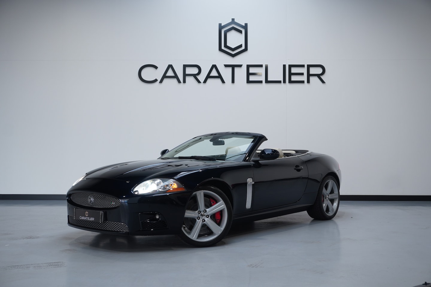 Jaguar XKR - 4.2 V8 Convertible 4.2 V8 Convertible - AutoWereld.nl