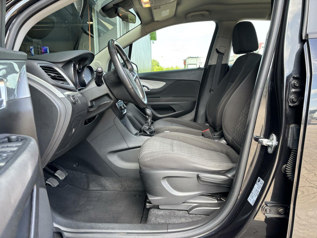 Opel Mokka - 1.6 Selection Airco/ Stoel + Stuurwiel verwarming/ Trekhaak/ Navigatie!!