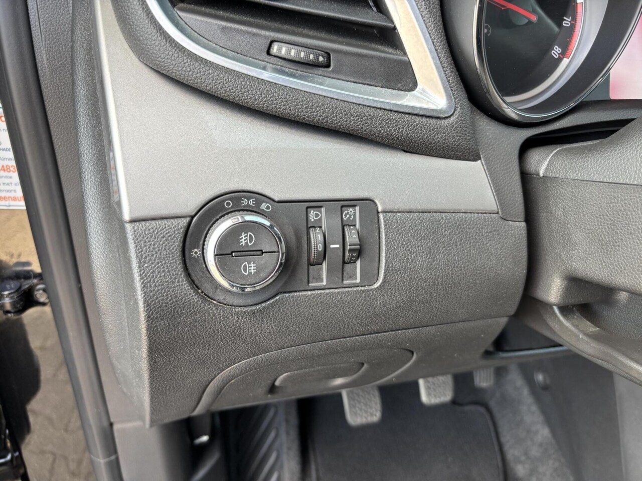 Opel Mokka - 1.6 Selection Airco/ Stoel + Stuurwiel verwarming/ Trekhaak/ Navigatie!!