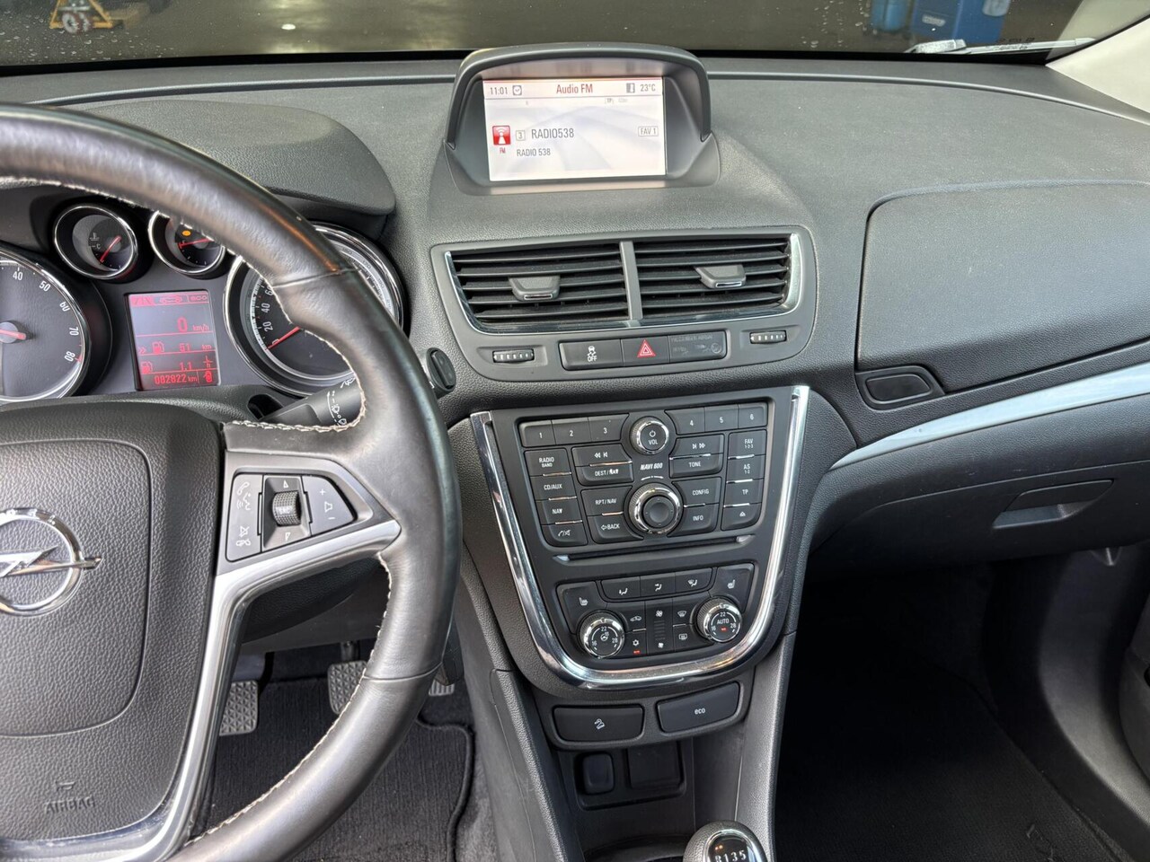 Opel Mokka - 1.6 Selection Airco/ Stoel + Stuurwiel verwarming/ Trekhaak/ Navigatie!!