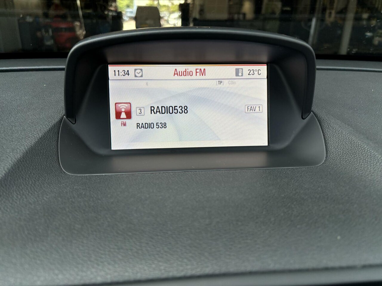 Opel Mokka - 1.6 Selection Airco/ Stoel + Stuurwiel verwarming/ Trekhaak/ Navigatie!!