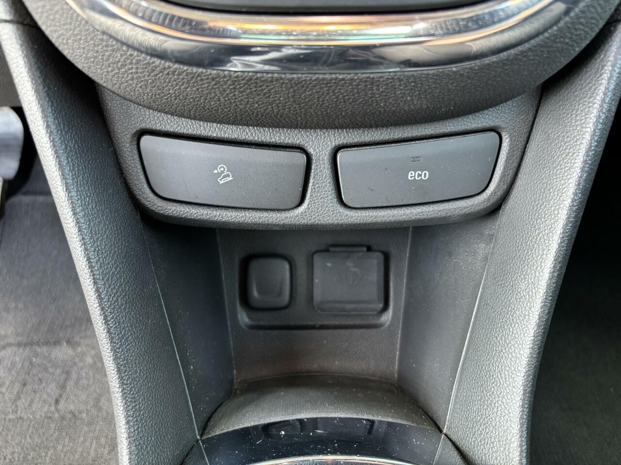 Opel Mokka - 1.6 Selection Airco/ Stoel + Stuurwiel verwarming/ Trekhaak/ Navigatie!!