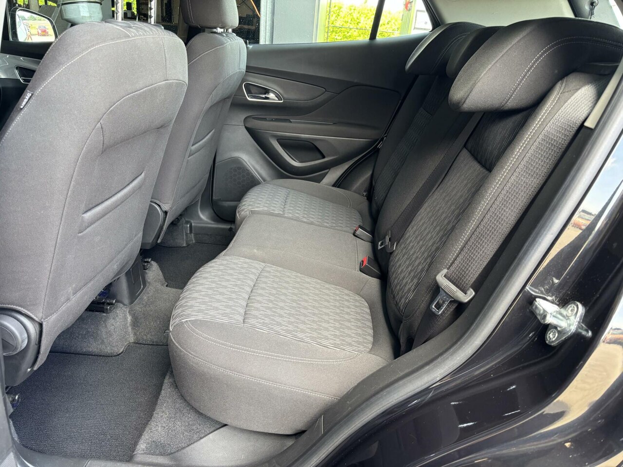 Opel Mokka - 1.6 Selection Airco/ Stoel + Stuurwiel verwarming/ Trekhaak/ Navigatie!!