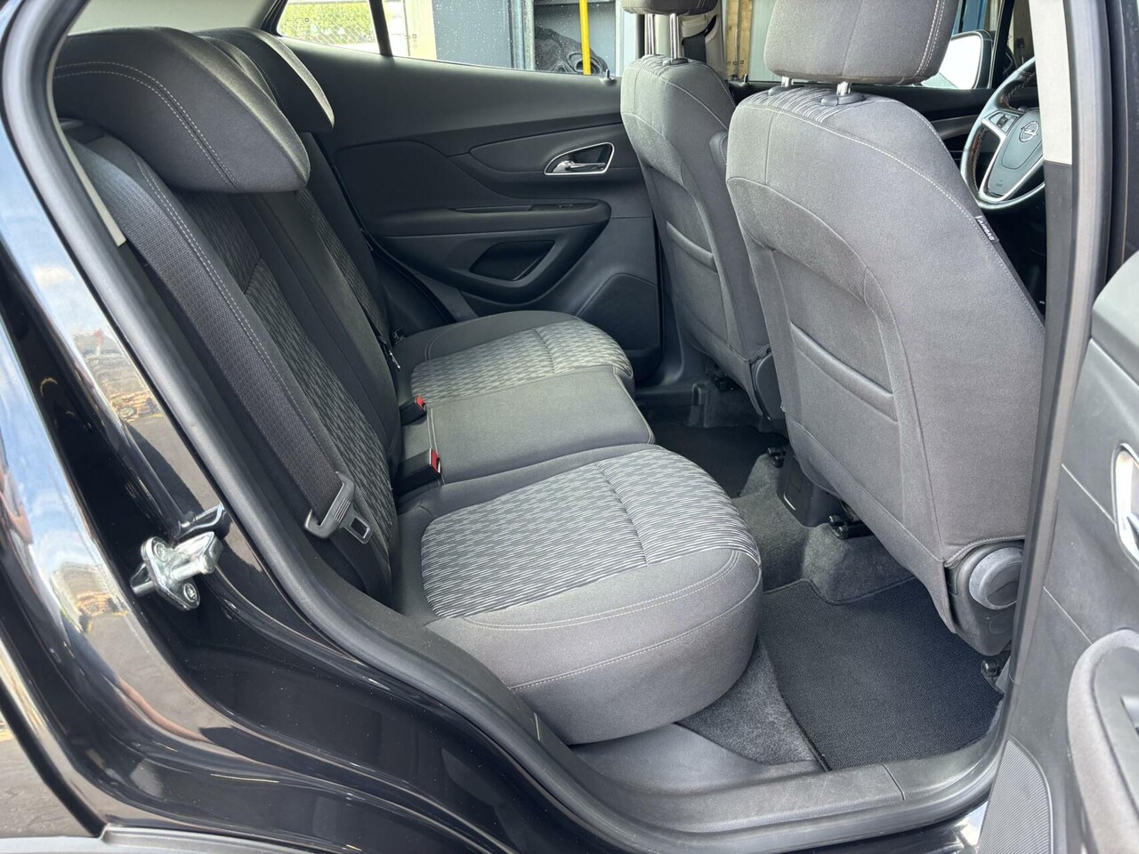 Opel Mokka - 1.6 Selection Airco/ Stoel + Stuurwiel verwarming/ Trekhaak/ Navigatie!!