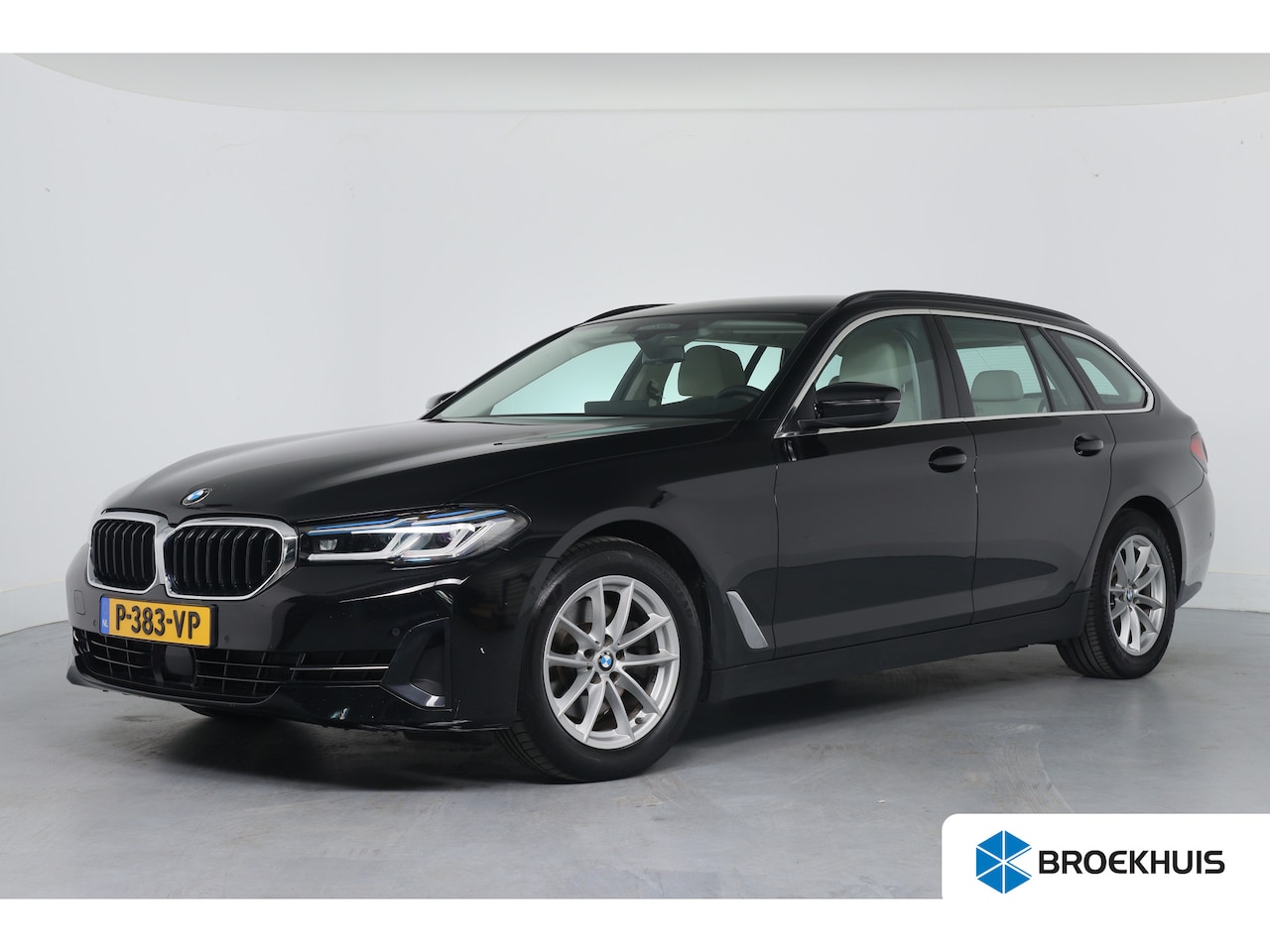 BMW 5-serie Touring - 520i Business Edition Plus | 1e Eigenaar! | Laser Light | Trekhaak | Comfort Stoelen | Led - AutoWereld.nl