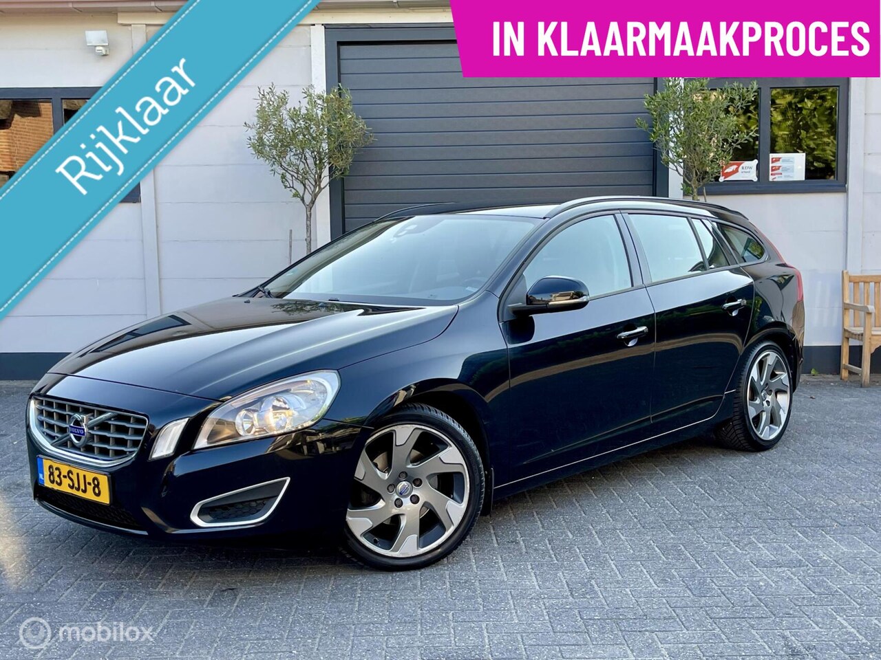 Volvo V60 - 180pk T4 AUTOMAAT|RIJKLAAR|NAP|LEER|THAAK|GARANTY! - AutoWereld.nl