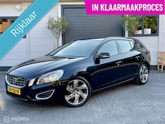Volvo V60 - 180pk T4 AUTOMAAT|RIJKLAAR|NAP|LEER|THAAK|GARANTY