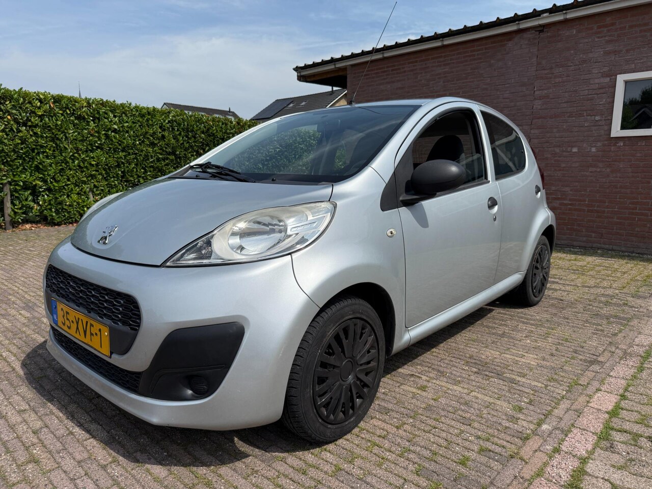 Peugeot 107 - 1.0 APK 4-8-2026 Nieuw model Airco 5 drs - AutoWereld.nl