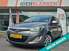 Hyundai i20 - 1.2i i-Deal 5drs BJ.2014 / Airco / Elektr. Pakket / 15"Lmv / Trekhaak