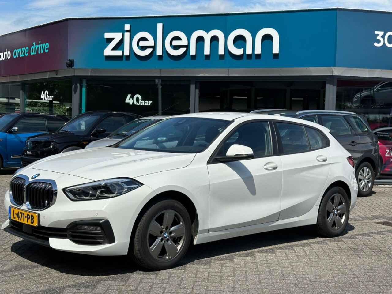 BMW 1-serie - 118i Business Edition - Carplay, Digitaal Cockpit, Trekhaak - AutoWereld.nl