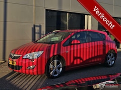 Opel Astra - 1.4 Turbo Business Edition