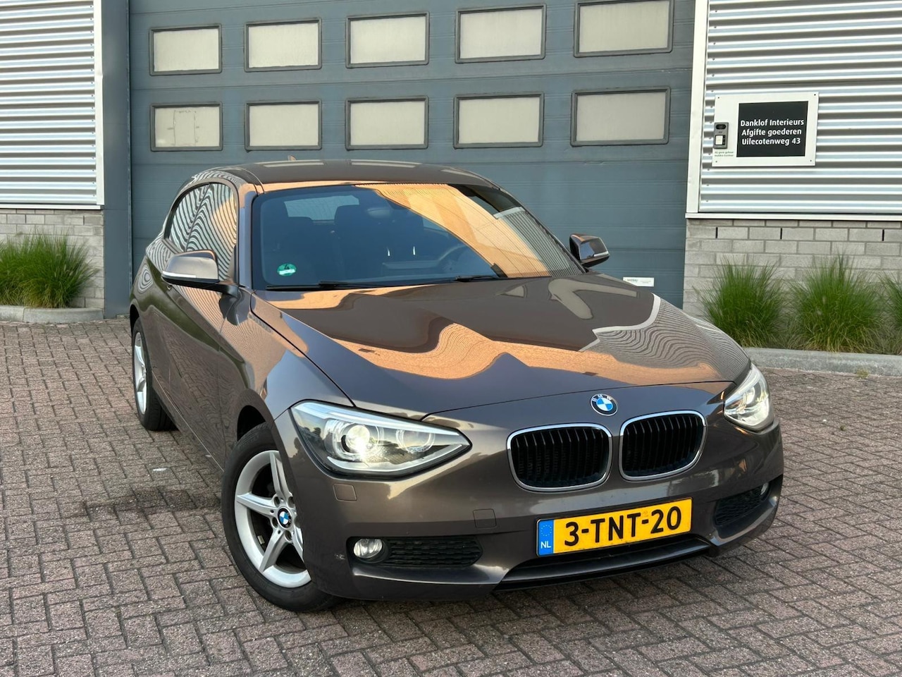 BMW 1-serie - 116d Executive (bj 2014) *AUTOMAAT* XENON|CLIMATE|ZEER NETJES - AutoWereld.nl