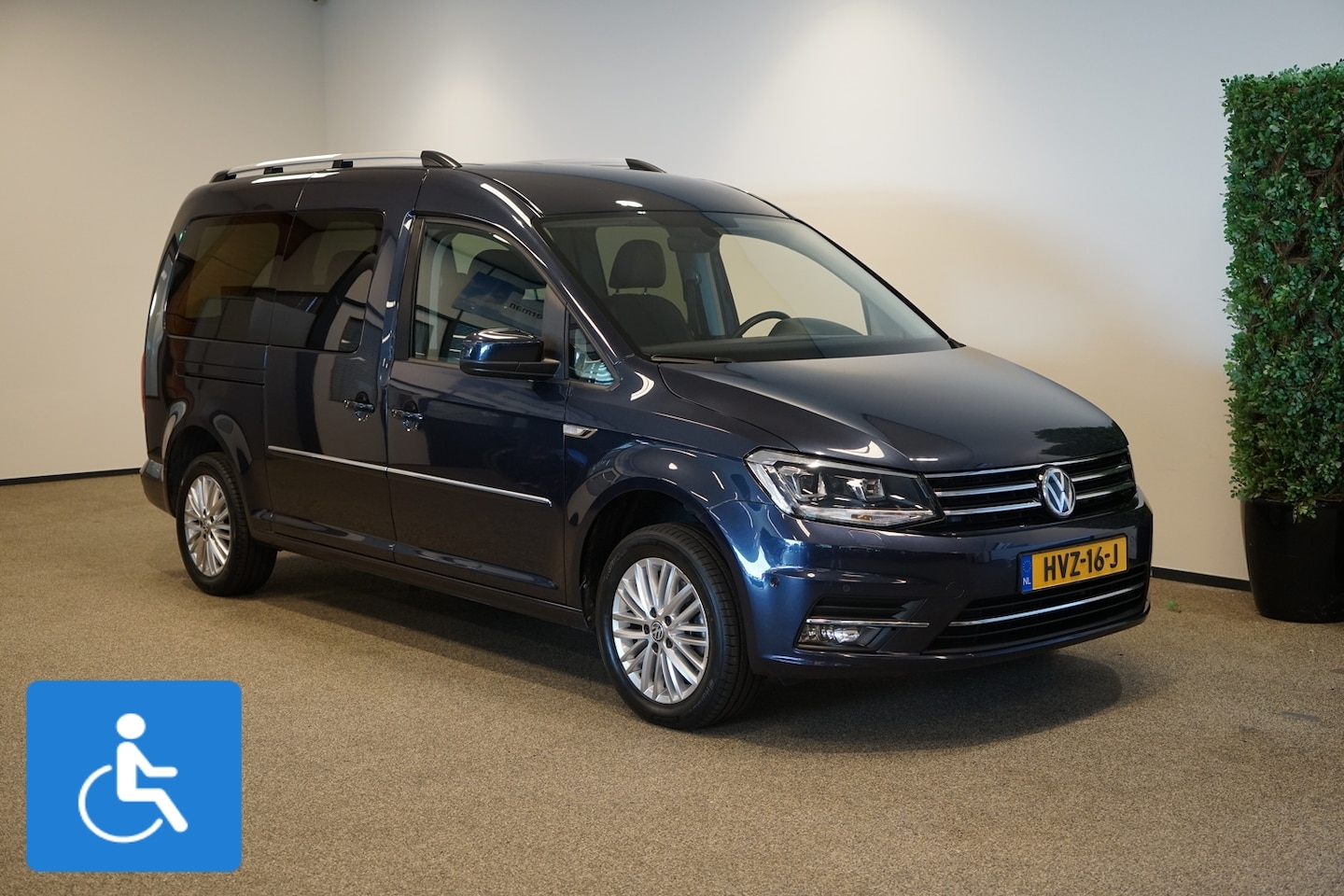 Volkswagen Caddy Maxi - Rolstoelauto 5+1 - AutoWereld.nl