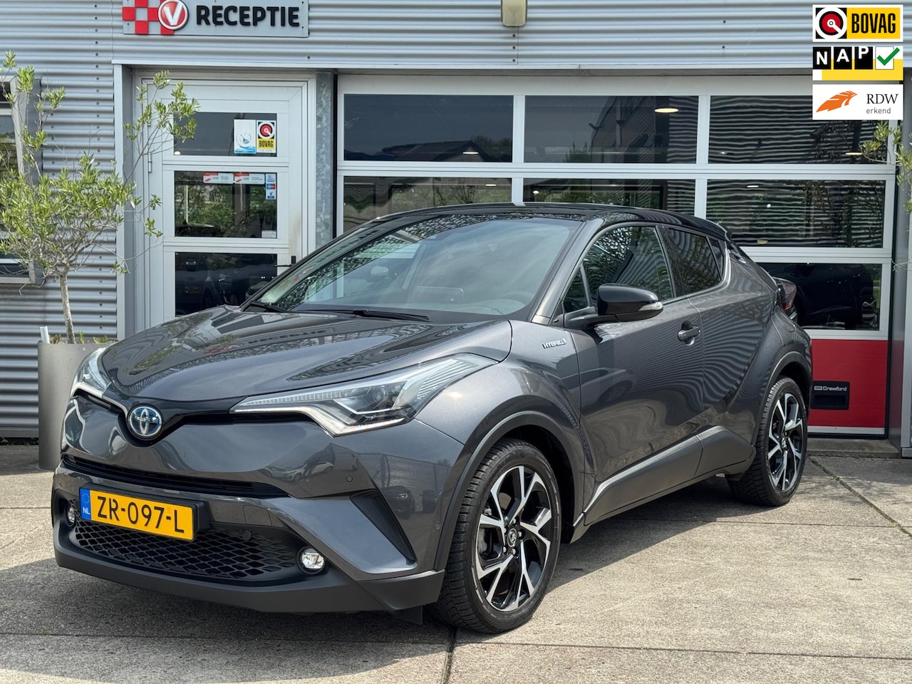 Toyota C-HR - 1.8 Hybrid Style Ultimate / Leer / Bi-Tone / JBL / A.Cam / 1-Eig - AutoWereld.nl