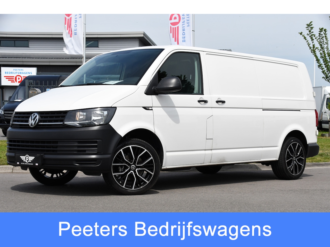 Volkswagen Transporter - 2.0 TDI L2H1 Highline Cruise, Multimedia, 150PK, Automaat, trekhaak, Airco, LM Velg, Uniek - AutoWereld.nl