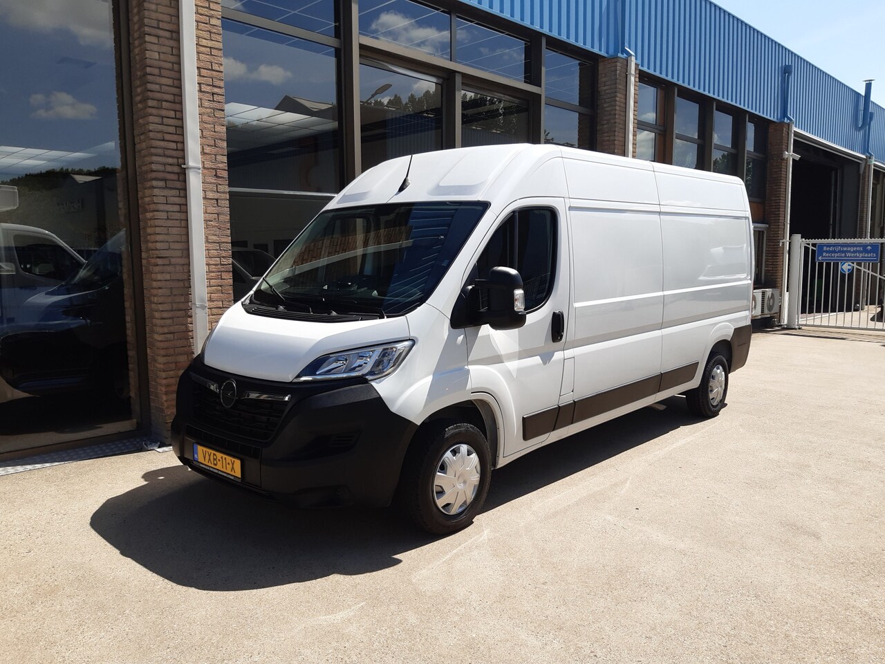 Peugeot Boxer - / Opel Movano 120 Pk L3H2 Airco Cruisecontrol Achteruitrijcamera - AutoWereld.nl
