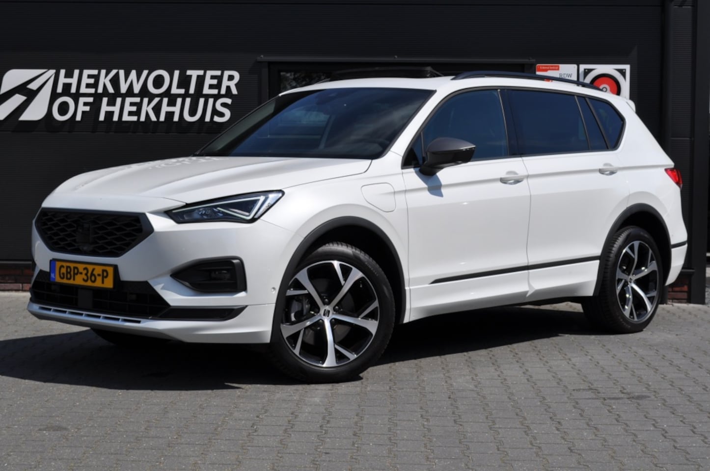 SEAT Tarraco - 1.4 TSI FR e-Hybrid PHEV | Panodak | 360 | Keyless | Trekhaak - AutoWereld.nl