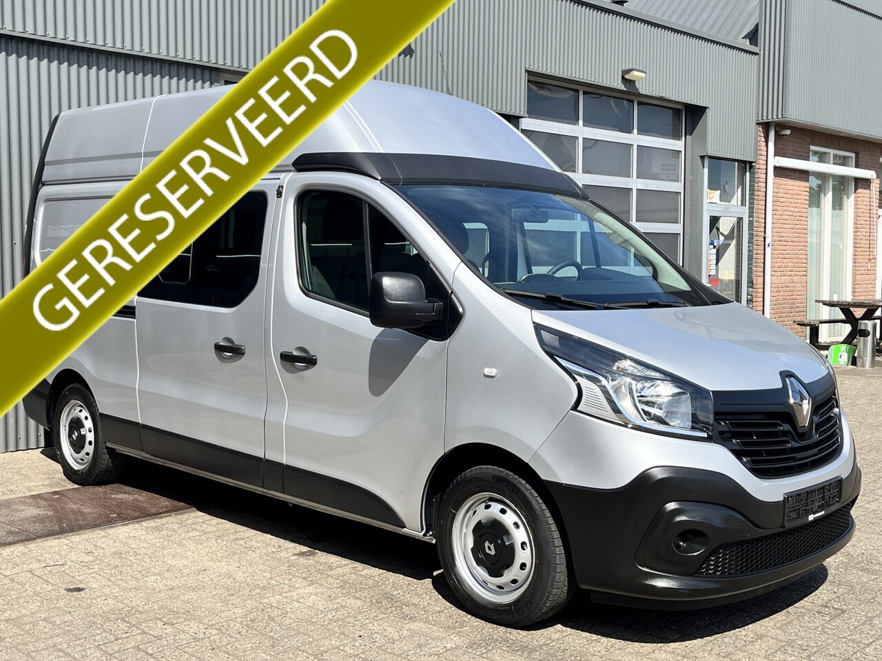 Renault Trafic - 1.6 dCi T29 L2H2 Airco Navigatie Telefoonvoorbereiding Cruise controle 7-Persoons Omvormer - AutoWereld.nl