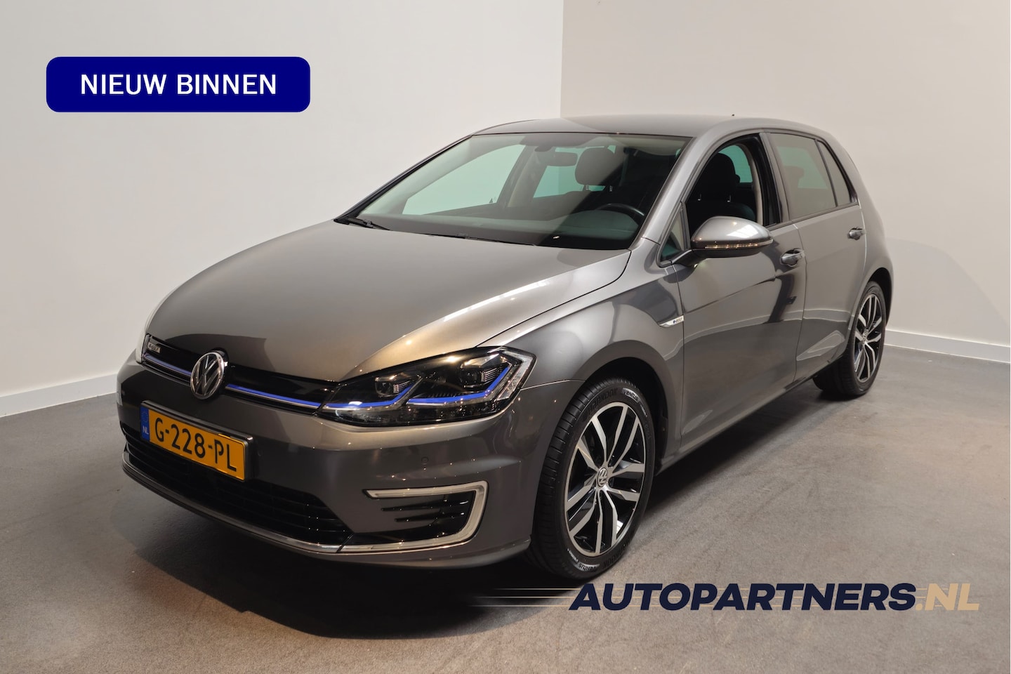 Volkswagen e-Golf - E-DITION - Apple Carplay/Android Auto - Adaptive Cruise - Navi - 220w Laadkabel en Type 2 - AutoWereld.nl
