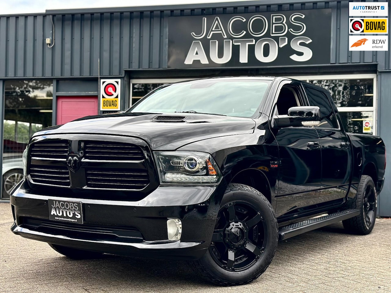 Dodge Ram 1500 - 5.7 V8 Crew Cab Sport black Edition - AutoWereld.nl