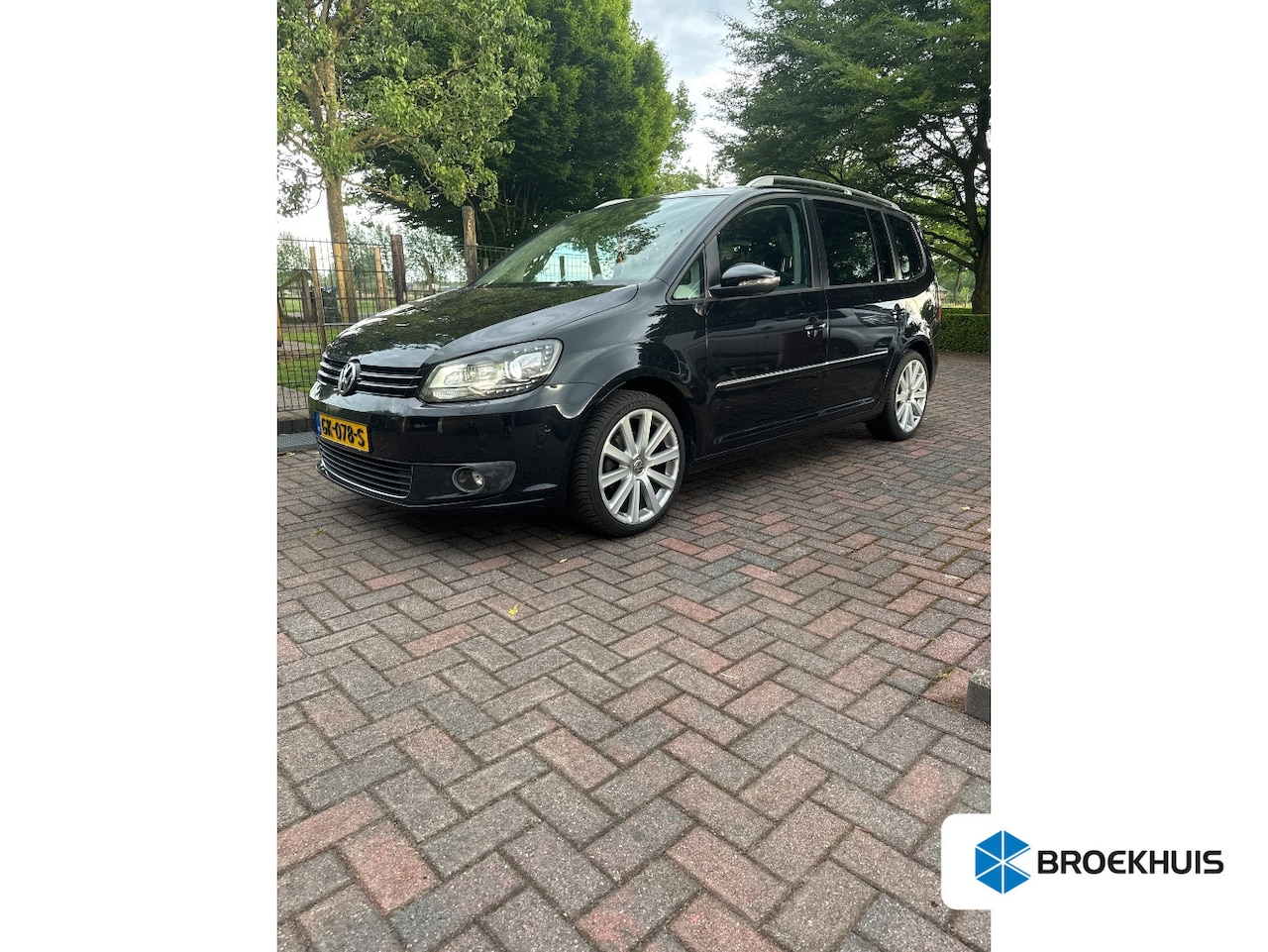 Volkswagen Touran - 1.4 TSI Highline 7p. / Navigatie / Trekhaak / Stoelverwarming / Xenon / Panoramdak / Parke - AutoWereld.nl