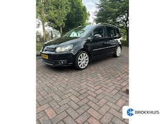 Volkswagen Touran - 1.4 TSI Highline 7p. / Navigatie / Trekhaak / Stoelverwarming / Xenon / Panoramdak / Parke