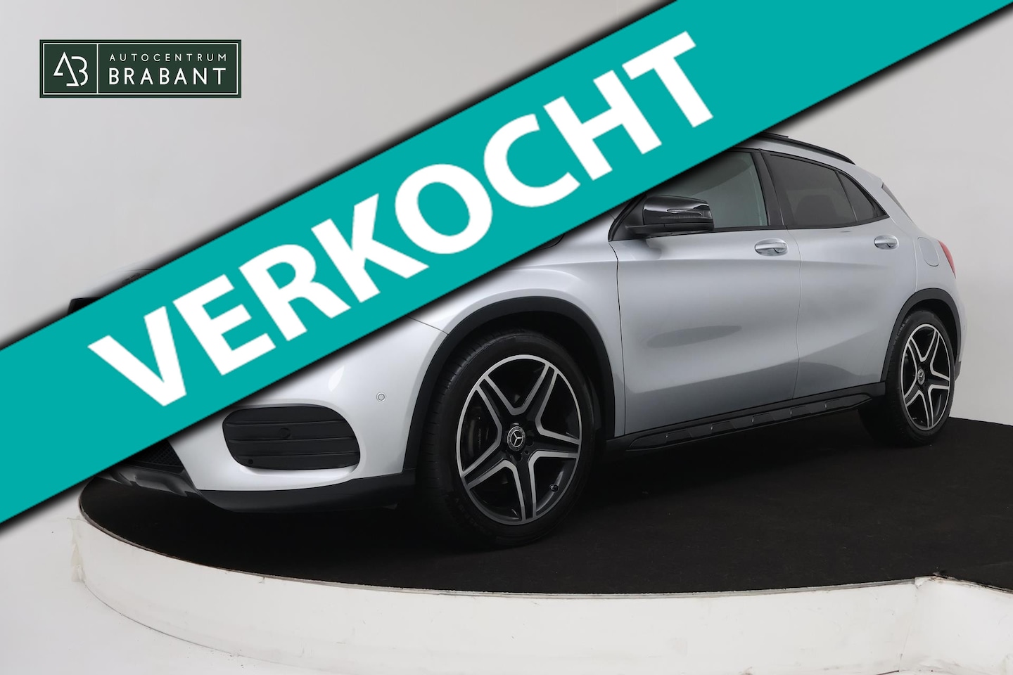 Mercedes-Benz GLA-Klasse - 180 Business Solution Automaat (PANORAMADAK, CAMERA, STOELVERWARMING, CLIMA, GOED ONDERHOU - AutoWereld.nl
